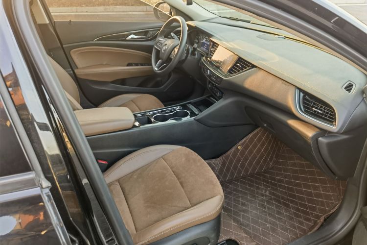 别克 君威 2022款 552T 智享型中控内饰7002