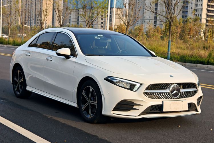 奔驰A级 2022款 改款三 A 200 L 运动轿车时尚型车身外观6002