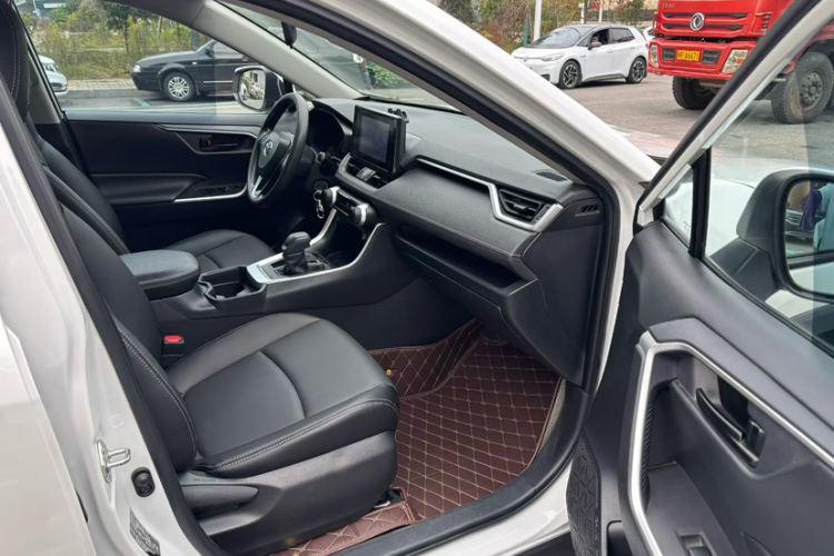 丰田 RAV4荣放 2021款 2.0L CVT两驱都市版中控内饰7006