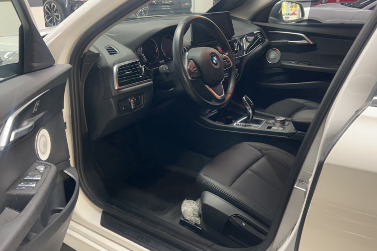 宝马1系 2023款 120i M运动版中控内饰7002