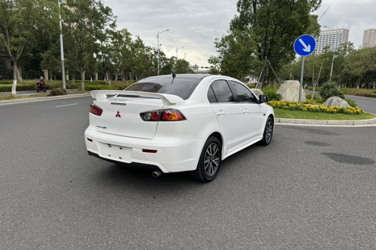 三菱 翼神 2016款 1.8L 手动黑白复刻版车身外观6001