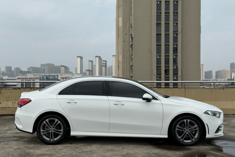 奔驰A级 2021款 A 180 L 运动轿车车身外观6002