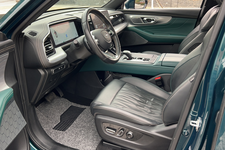 广汽传祺 传祺GS8 2022款 领航系列 2.0TGDI 两驱尊贵版（七座）中控内饰7003