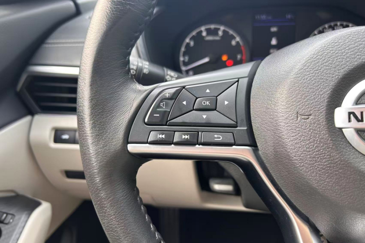 日产 天籁 2020款 2.0L XL 舒适版中控内饰7001