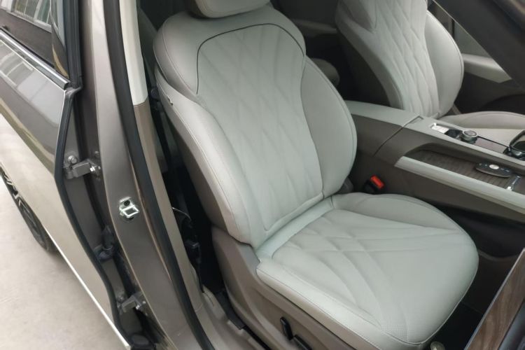 荣威RX9 2023款 2.0T 两驱优享版中控内饰7003