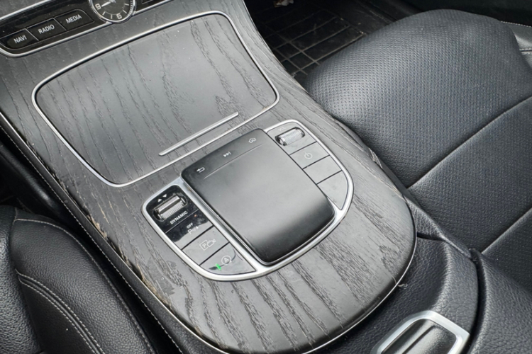 奔驰E级 2020款 E 300 L 运动时尚型中控内饰7004