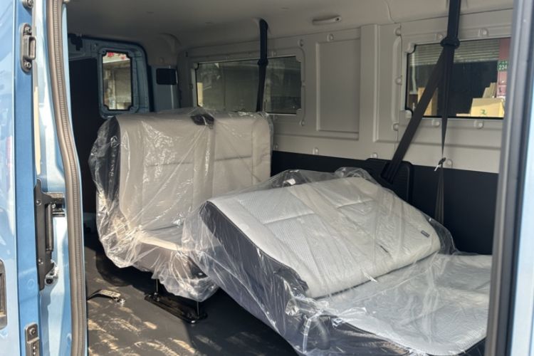 SRM鑫源新能源E3L 2025款 宁德53.58Kwh 365KM 实用型客车车身外观6006