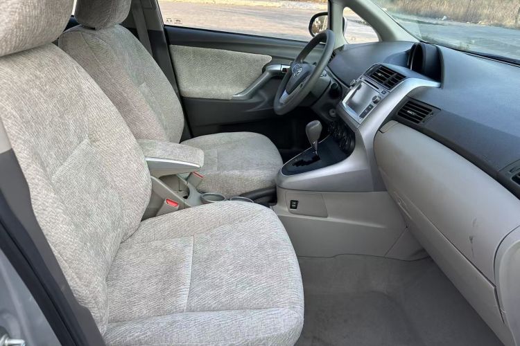 丰田 逸致 2014款 星耀 180E CVT精英版中控内饰7007