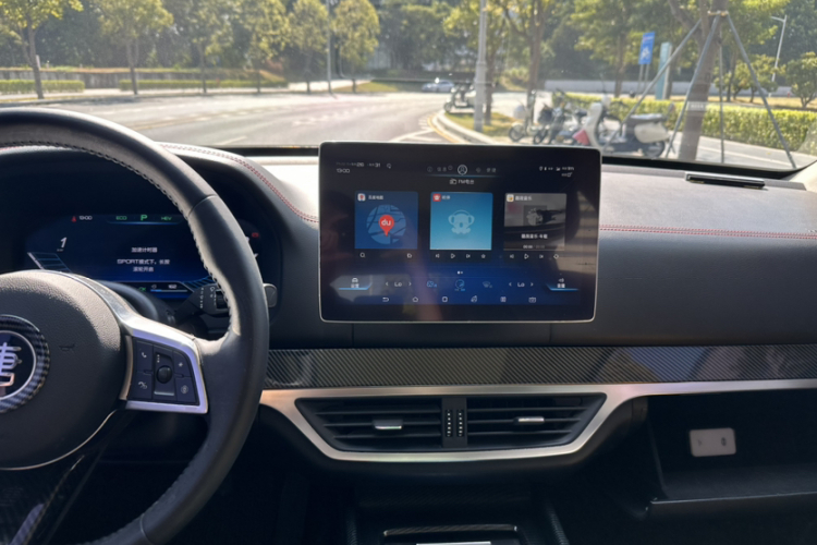 比亚迪 唐新能源 2018款 DM 2.0T 全时四驱智联创享型 7座 国V局部细节16