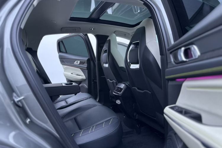 领克05 2020款 2.0TD 两驱耀Halo中控内饰7002