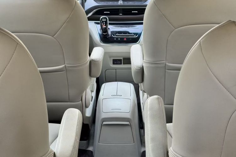 别克GL8 2023款 陆上公务舱 舒适型车身外观6010