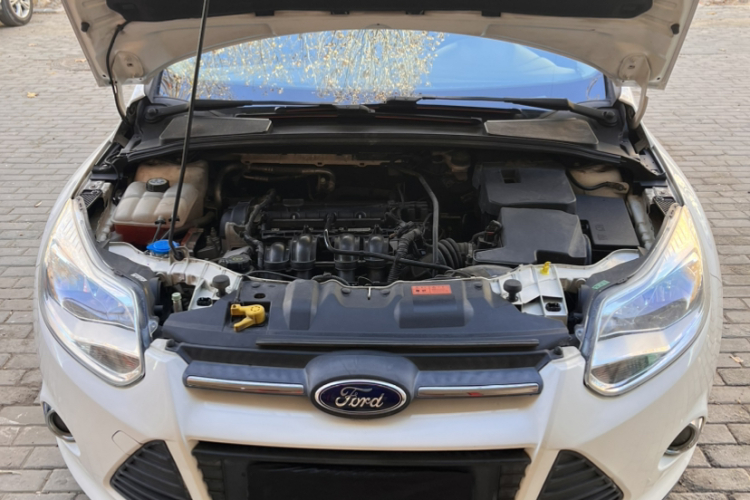 福特 福克斯 2012款 两厢 1.6L 自动风尚型局部细节9010