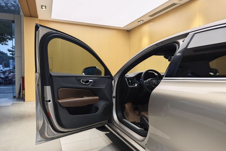 沃尔沃S60 2024款 B4 智逸豪华版车身外观6005