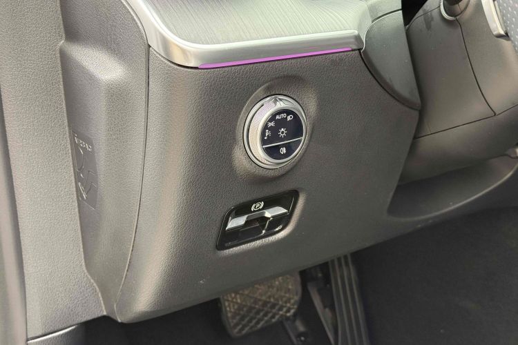 奔驰C级 2023款 改款 C 260 L 运动版中控内饰7008