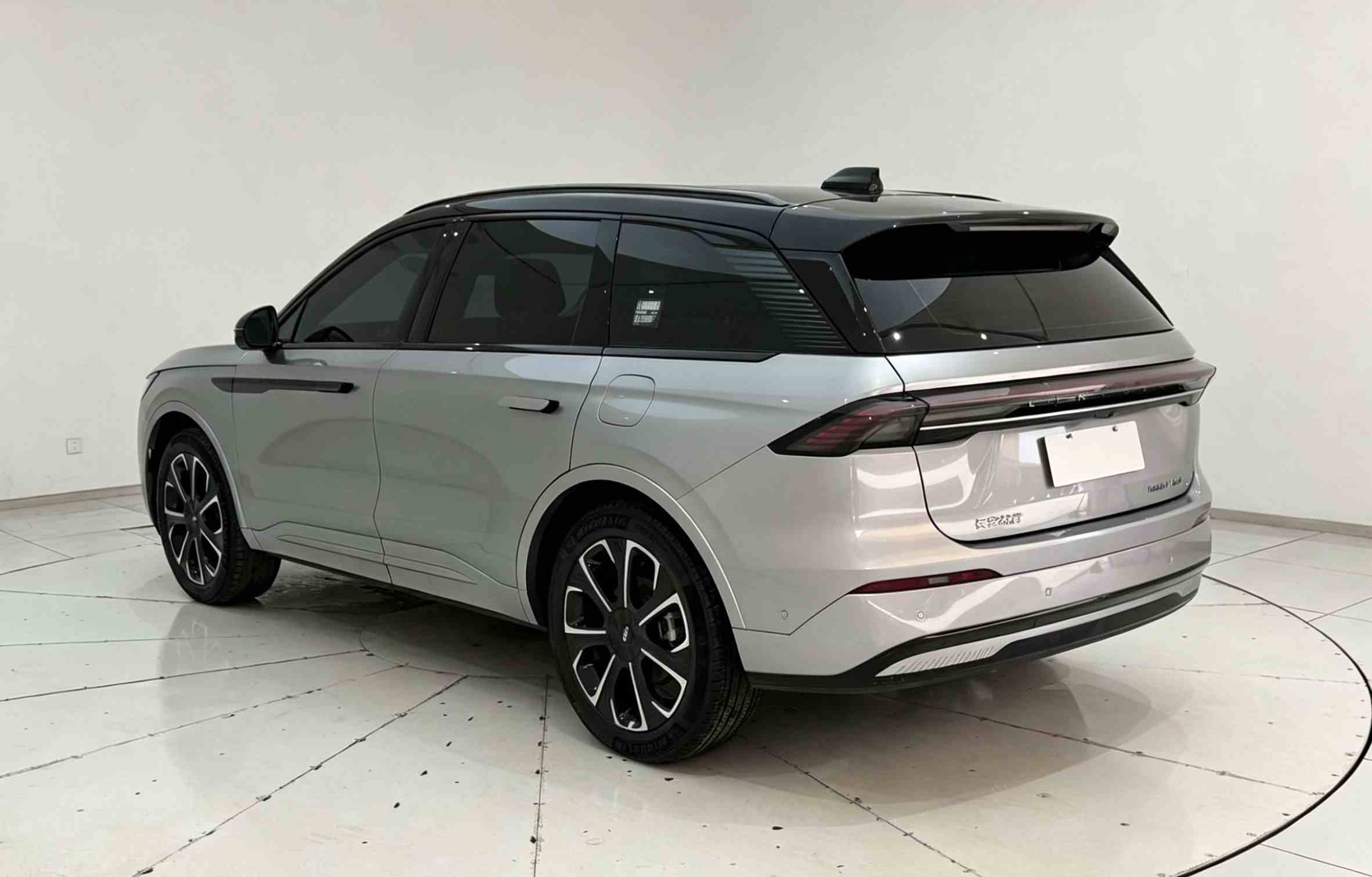 林肯 航海家 2023款 2.0T 四驱尊睿混动版(4)