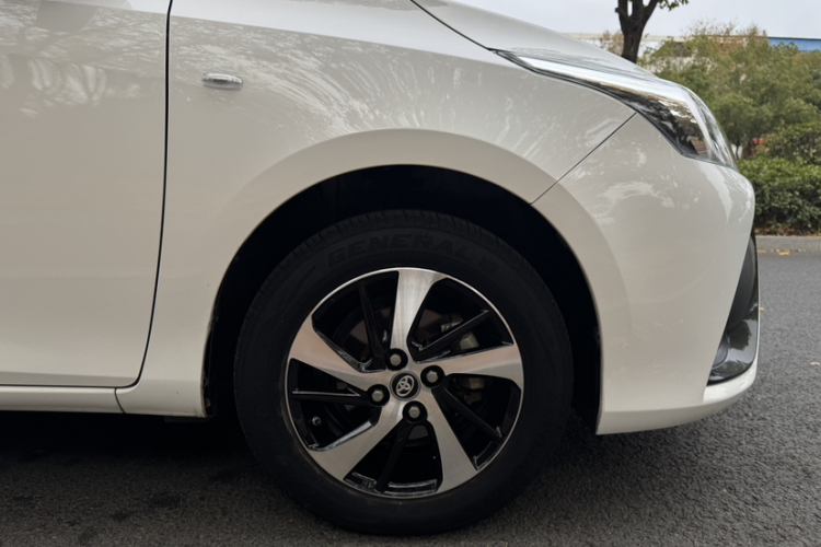 丰田 YARiS L 致炫 2016款 改款 1.5E CVT魅动版车身外观6004