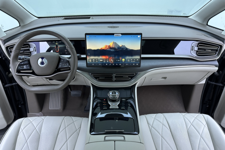 腾势D9 2022款 DM-i 970 四驱尊荣型中控内饰7005