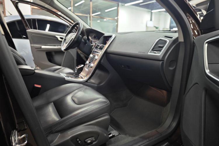 沃尔沃XC60 2017款 T5 AWD 智进升级版中控内饰7011