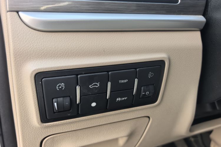 吉利汽车 帝豪 2017款 三厢百万款 1.5L 手动豪华型中控内饰7007