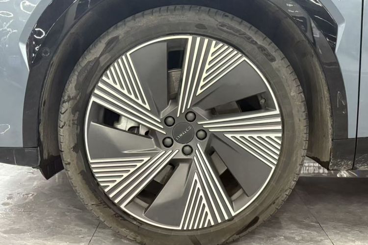 领克08 EM-P 2025款 220km 四驱性能Halo车身外观6004