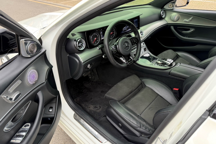 奔驰E级 2017款 E 200 运动型中控内饰7011