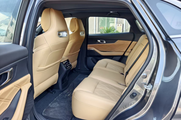 长安UNI-K 2024款 2.0T 两驱全球行版中控内饰7001