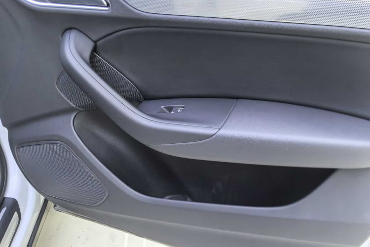 奥迪Q3 2017款 35 TFSI 风尚型中控内饰7012