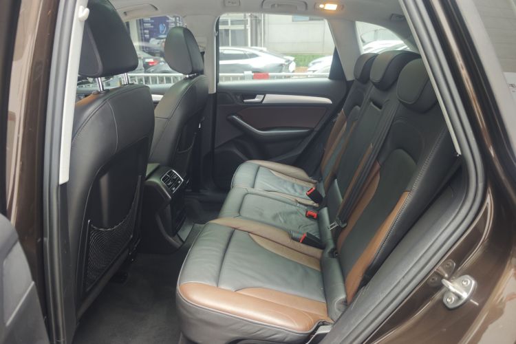 奥迪Q5 2017款 Plus 40 TFSI 技术型中控内饰7002