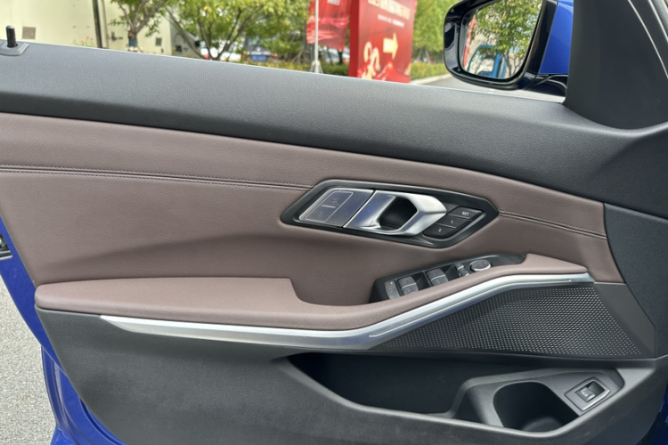 宝马3系 2020款 改款 325Li M运动套装中控内饰7012