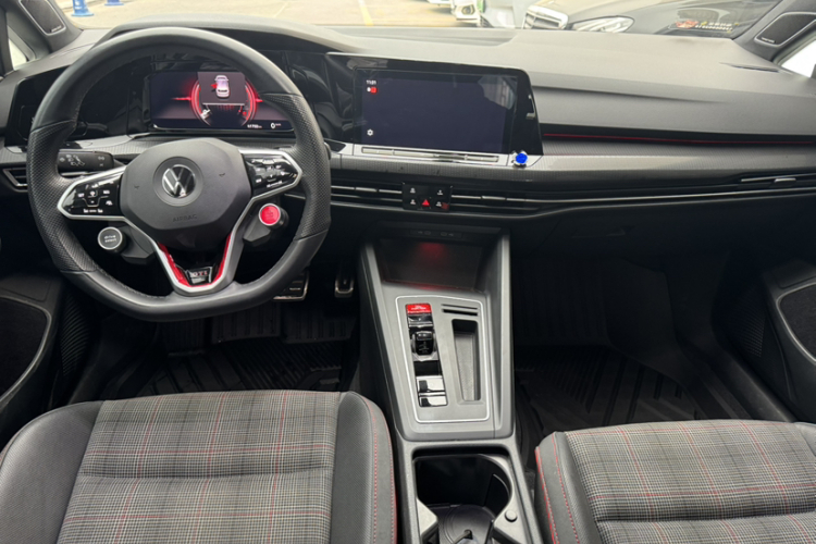 大众 高尔夫GTI 2023款 380TSI DSG GTI中控内饰7001