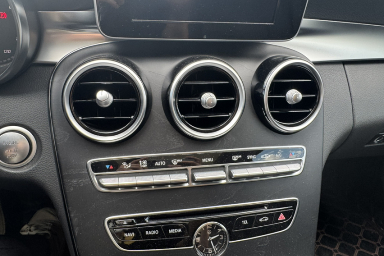 奔驰C级 2018款 C 200 L 运动版局部细节16