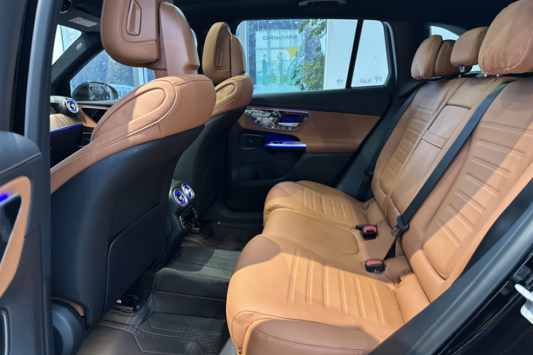 奔驰GLC 2025款 改款 GLC 300 L 4MATIC 动感型 5座中控内饰7006