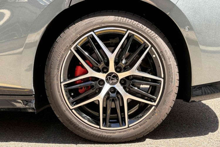 比亚迪 汉L 2025款 DM-p 四驱激光雷达旗舰型车身外观6005