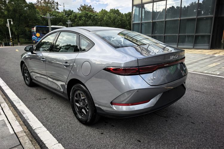 比亚迪 秦PLUS 2025款 DM-i 智驾版 55KM领先型车身外观6013