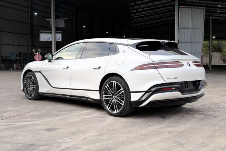 腾势Z9GT 2024款 1100四驱Ultra版车身外观6007