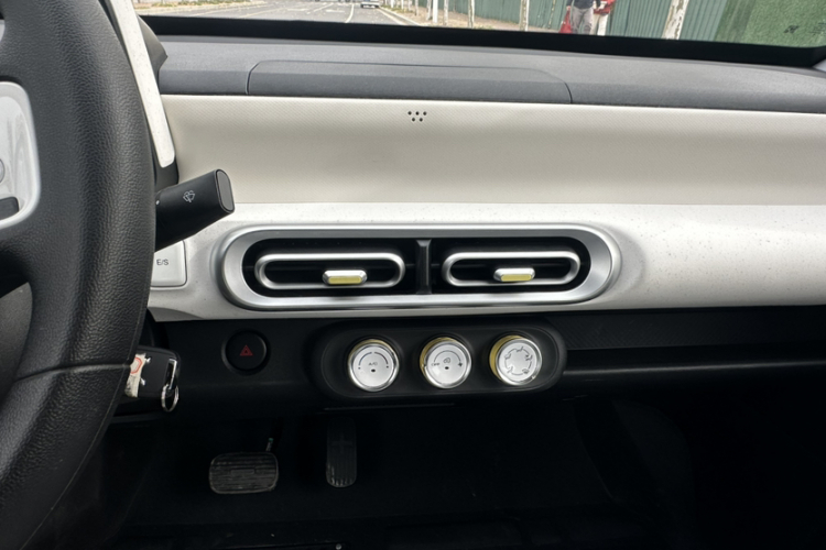 五菱汽车 宏光MINIEV 2024款 第三代 215km 青春版局部细节16