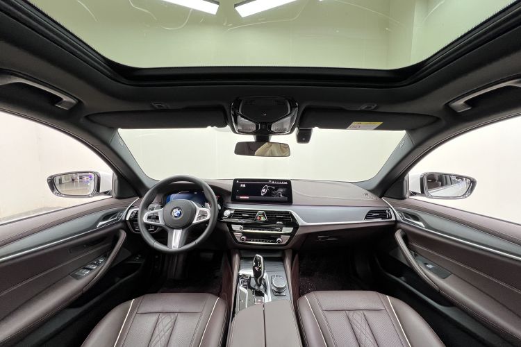 宝马5系 2022款 改款 530Li 领先型 M运动套装中控内饰7009