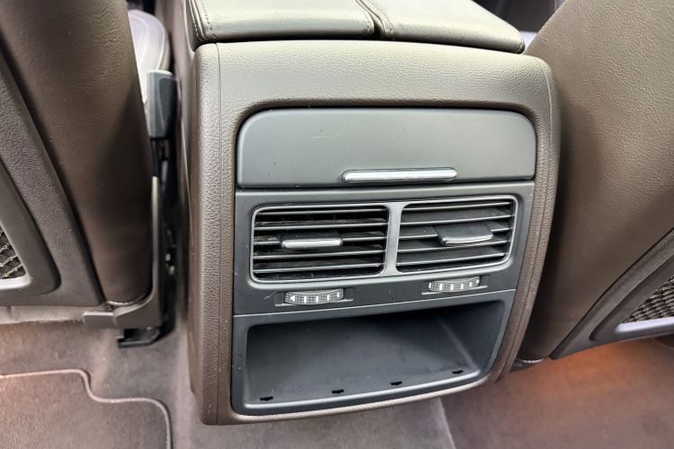 大众 途锐 2015款 3.0TSI 标配型中控内饰7009