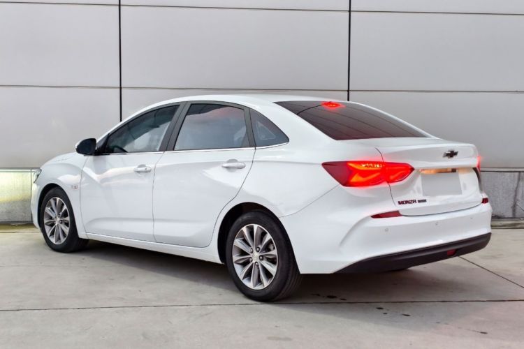 雪佛兰 科鲁泽 2022款 320 自动悦享天窗版车身外观6007