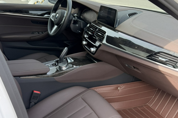 宝马5系 2020款 525Li M运动套装中控内饰7003