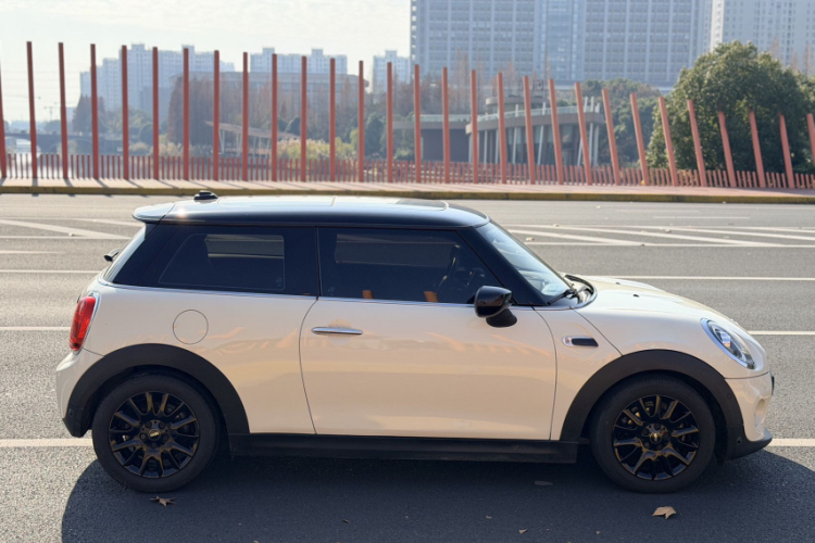 MINI 2019款 1.5T COOPER 经典派车身外观6004