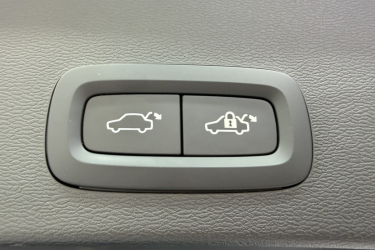 沃尔沃XC40 2024款 B3 智远豪华版局部细节9001