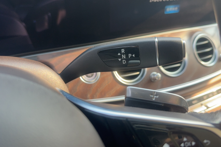 奔驰E级 2022款 E 260 L局部细节18