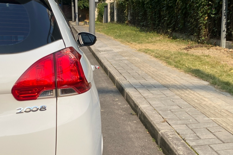 标致2008 2014款 1.6L 自动潮流版车身外观6005