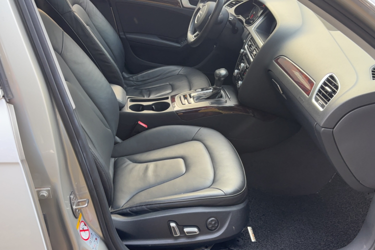 奥迪A4L 2016款 35 TFSI 自动舒适型中控内饰7002