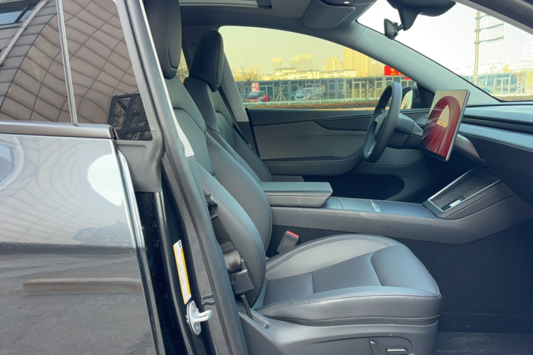 特斯拉 Model Y 2025款 后轮驱动 首发版局部细节41