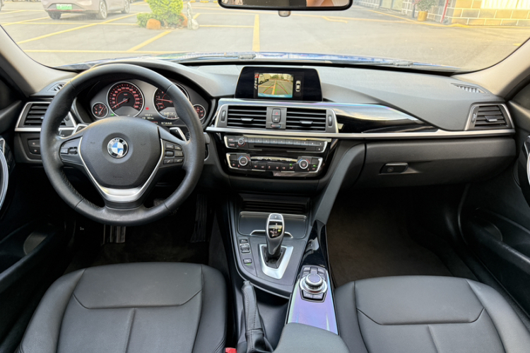 宝马3系 2017款 320Li M运动型中控内饰7002