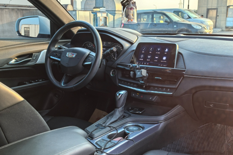 凯迪拉克CT4 2022款 28T 豪华型中控内饰7001