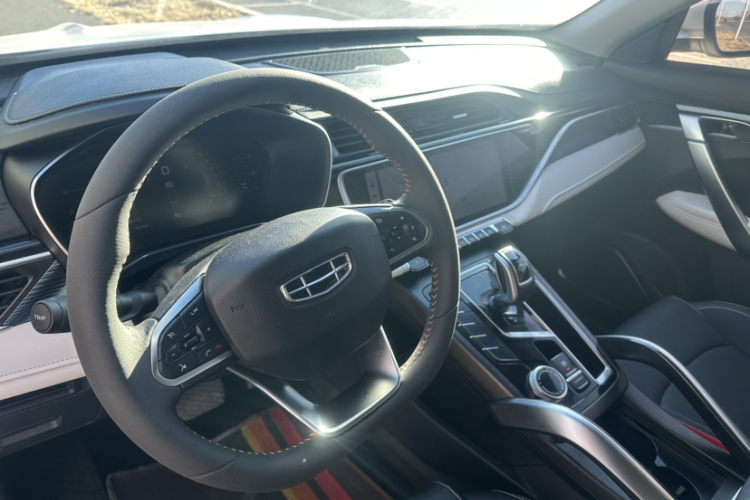 吉利汽车 2022款 博越X 1.8TD DCT智慧型中控内饰7001