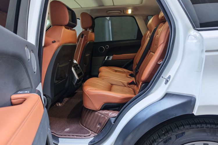 路虎 揽胜运动版 2017款 3.0 SC V6 HSE DYNAMIC中控内饰7002